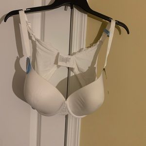 42C NEW w/tags Bali bra